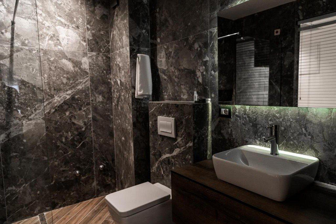 Ador Hotel Пристина Екстериор снимка