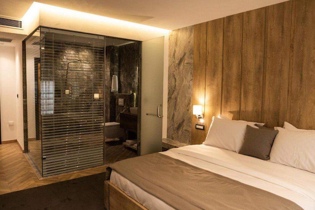 Ador Hotel Пристина Екстериор снимка