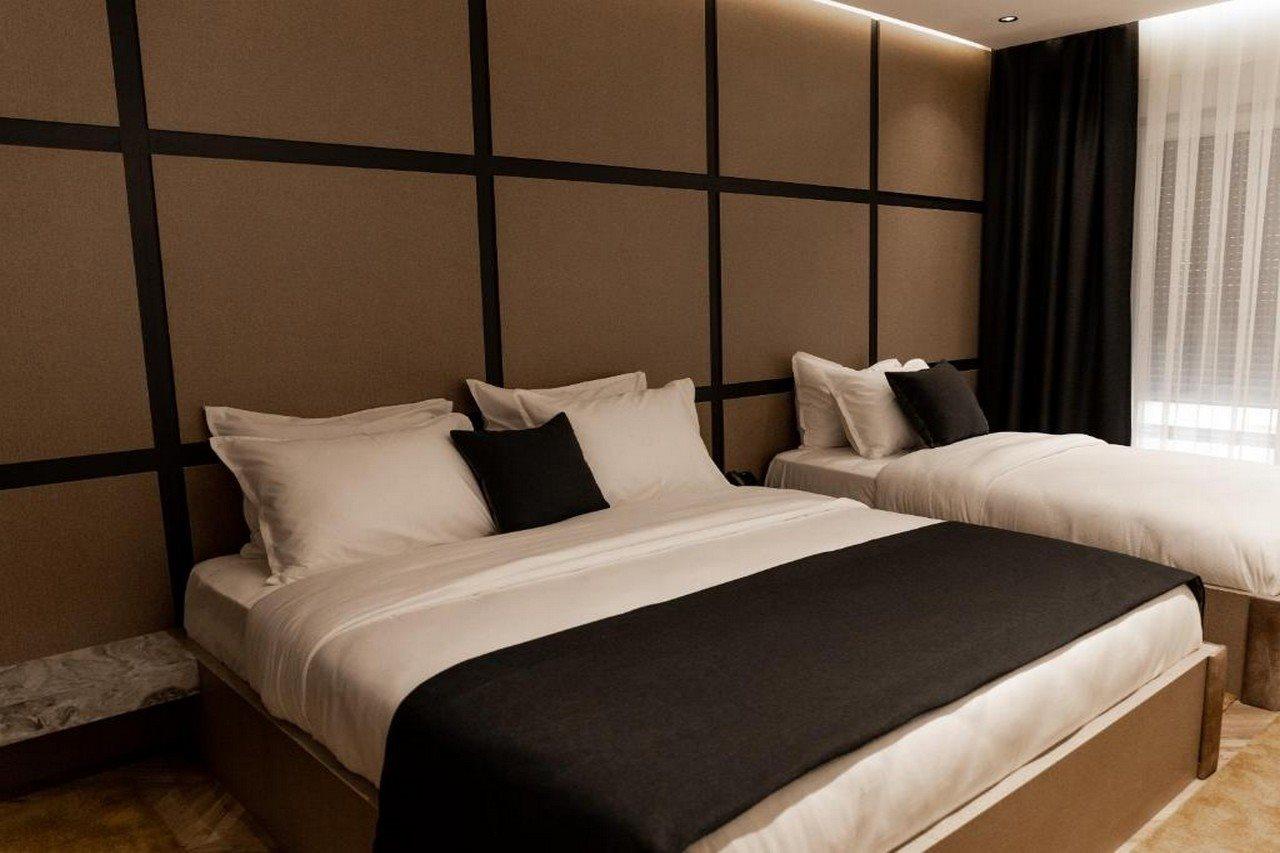 Ador Hotel Пристина Екстериор снимка