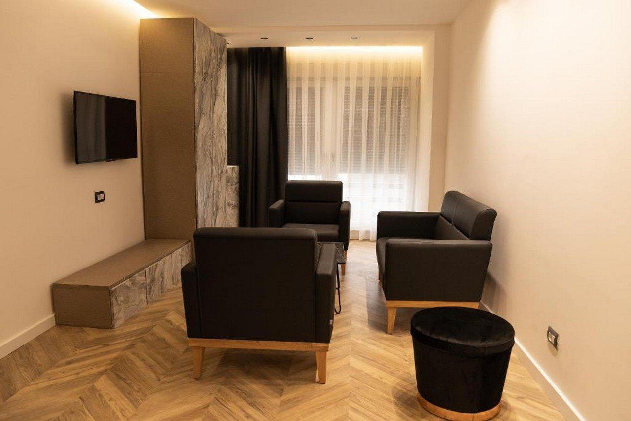 Ador Hotel Пристина Екстериор снимка