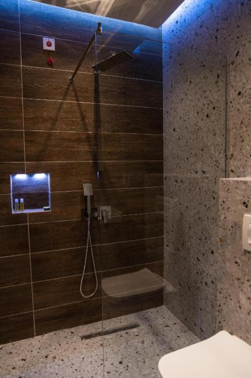 Ador Hotel Пристина Екстериор снимка