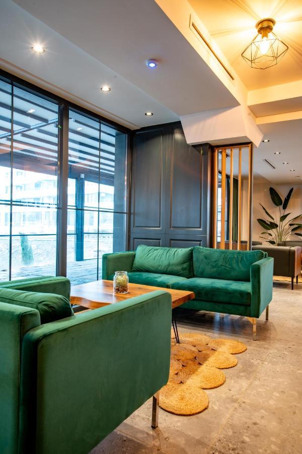 Ador Hotel Пристина Екстериор снимка