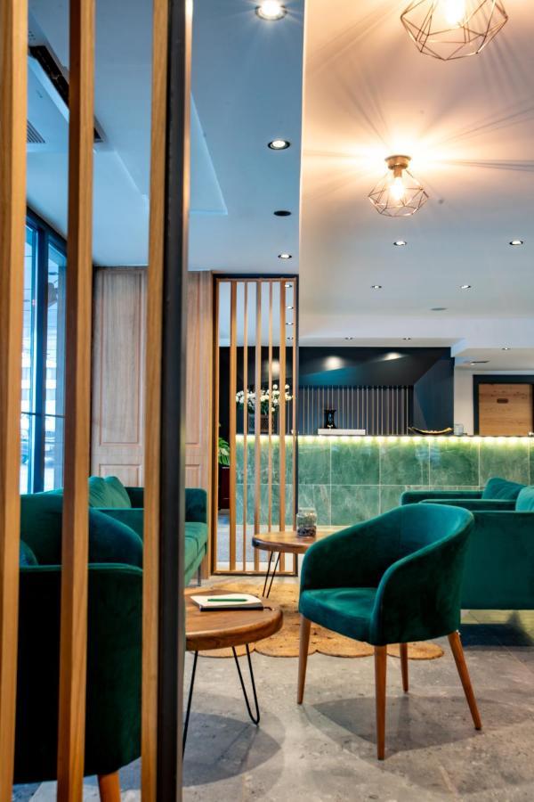 Ador Hotel Пристина Екстериор снимка