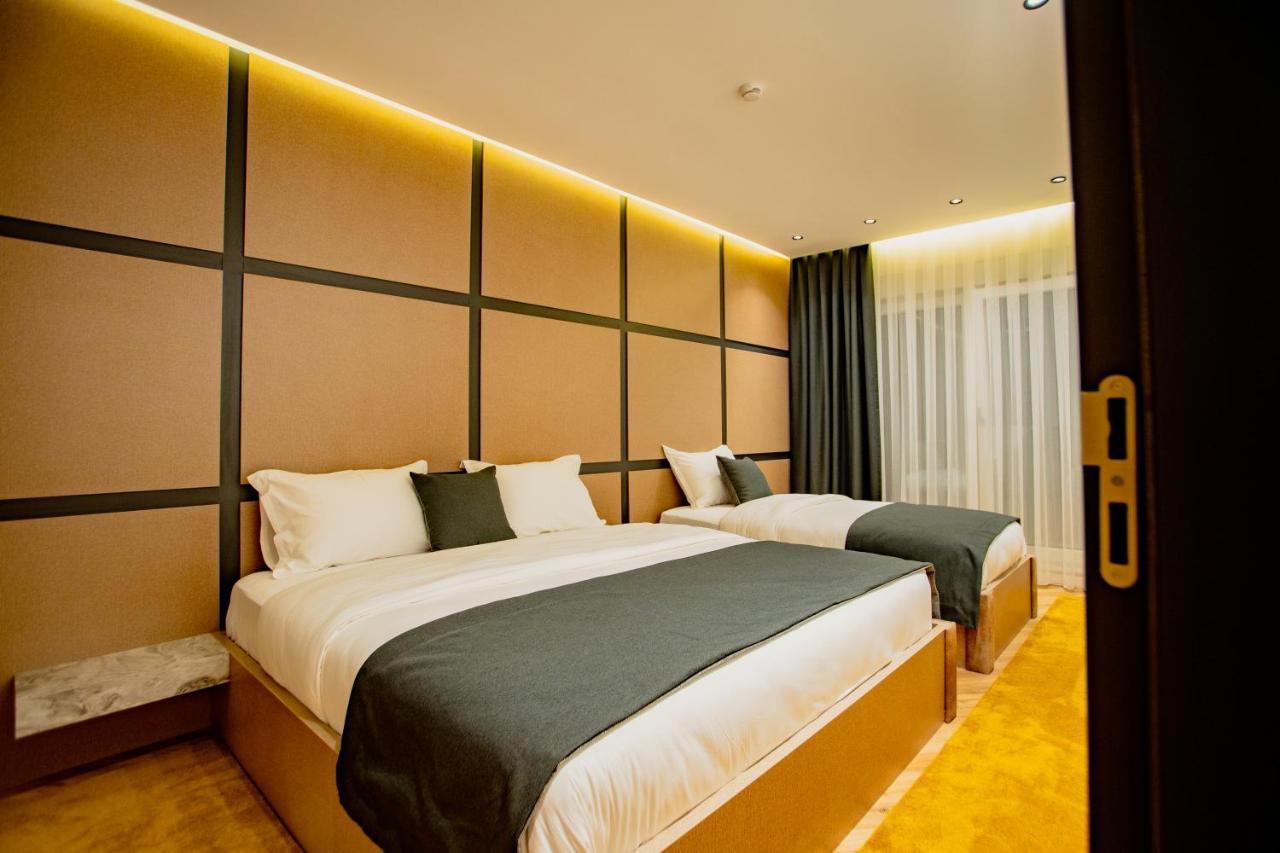 Ador Hotel Пристина Екстериор снимка