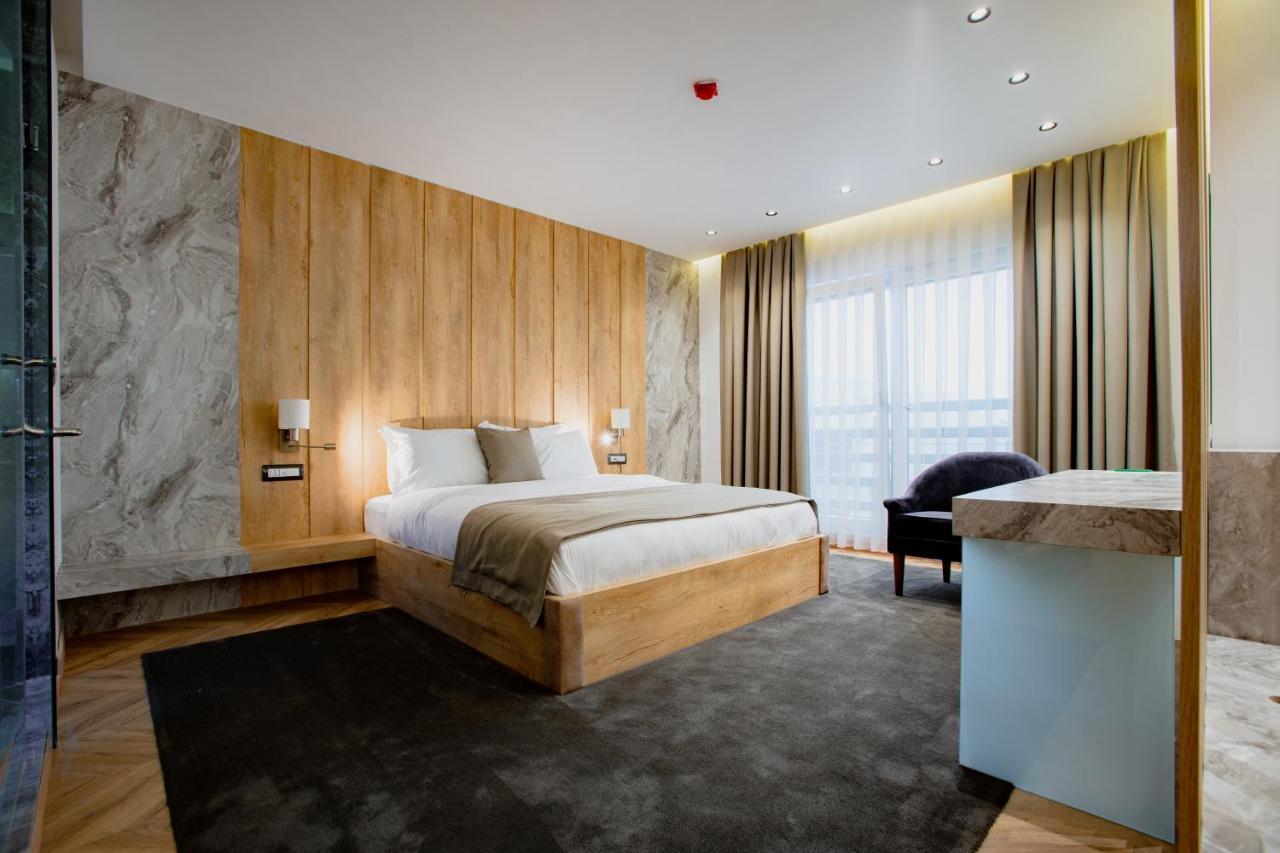Ador Hotel Пристина Екстериор снимка
