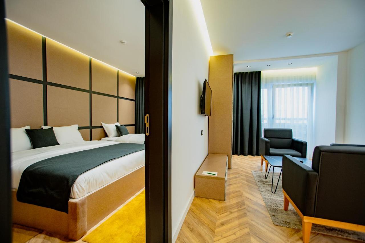 Ador Hotel Пристина Екстериор снимка