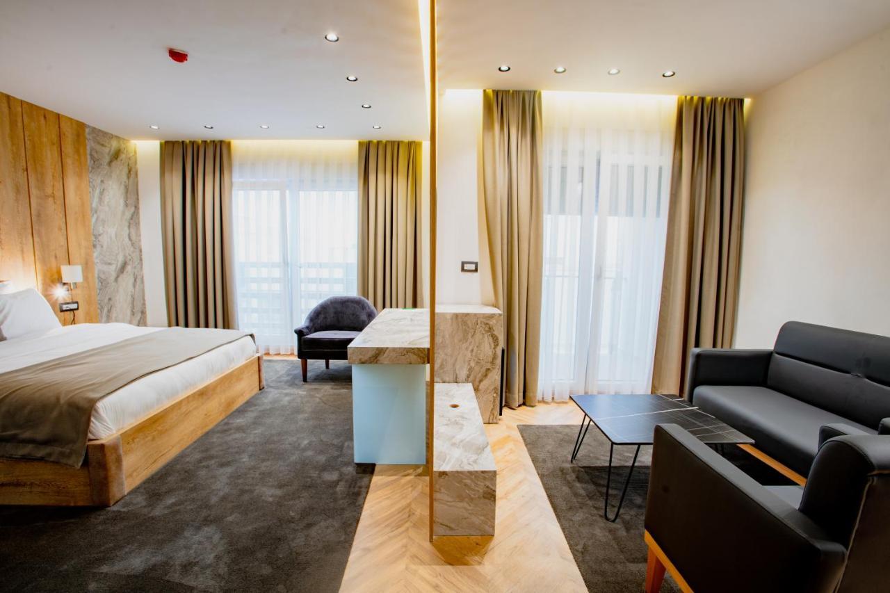 Ador Hotel Пристина Екстериор снимка