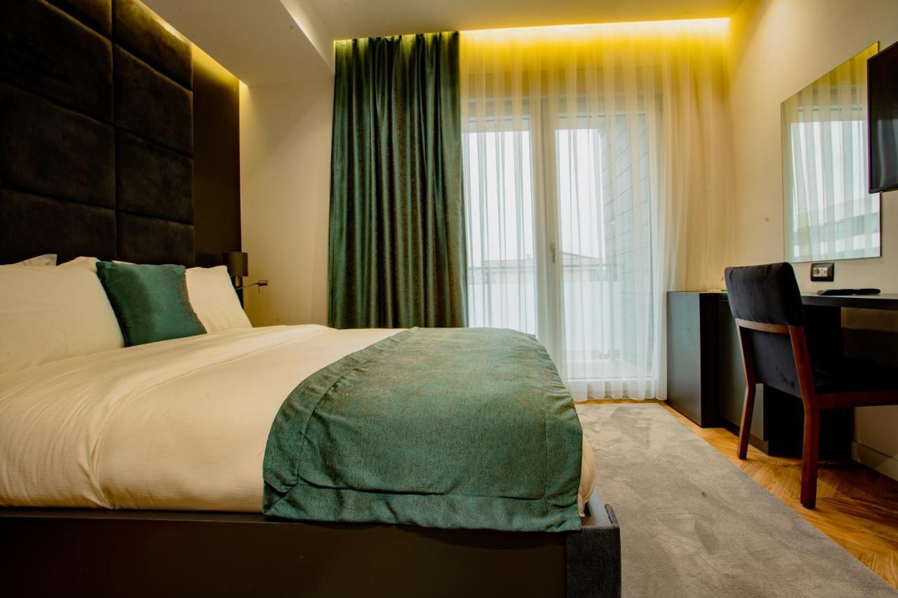 Ador Hotel Пристина Екстериор снимка