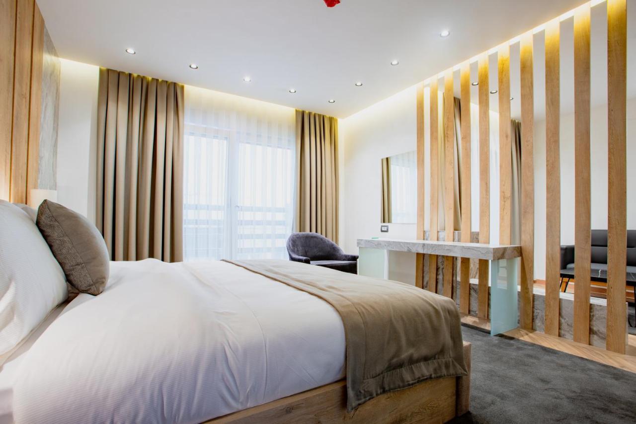 Ador Hotel Пристина Екстериор снимка