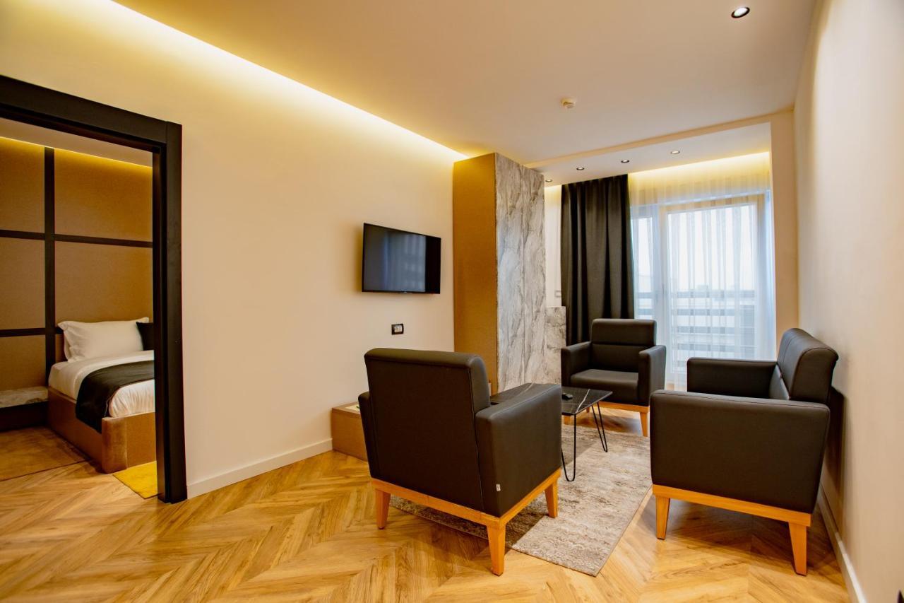 Ador Hotel Пристина Екстериор снимка