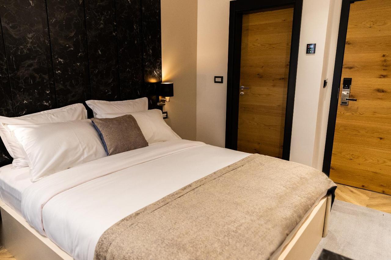 Ador Hotel Пристина Екстериор снимка
