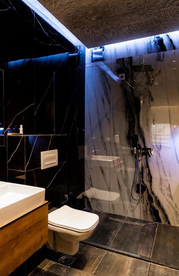 Ador Hotel Пристина Екстериор снимка