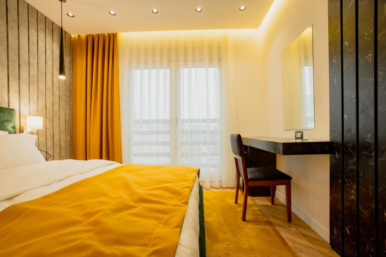 Ador Hotel Пристина Екстериор снимка